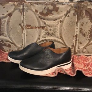 Gentle souls Kenneth Cole slide on shoes